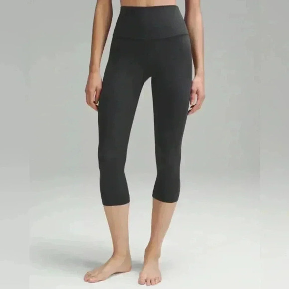 Lululemon High Rise Align‎ Crop Pocket Sz 6 Leggings Black - Picture 1 of 7